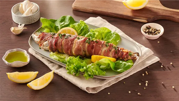 Faszerowany pstrąg w boczku